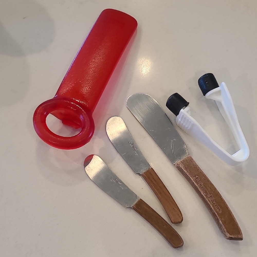 Red Wine Bottle Opener & Vintage Cheese Spreaders BUNDLE